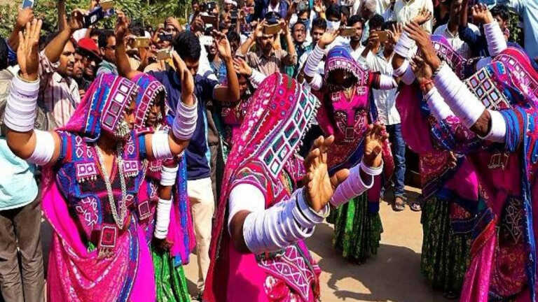 लम्बाड़ा आरक्षण पर तेलंगाना में जंग, बीजेपी पर आदिवासियों के हितों से खिलवाड़ का आरोप