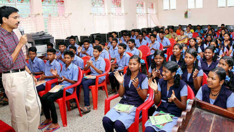 झारखंड: गुमला की 25 आदिवासी छात्राएं जाएंगी इसरो, चंद्रयान-3 के वैज्ञानिकों से करेगी मुलाकात