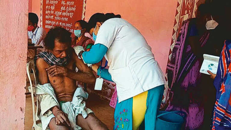 झारखंड ने कैसे किया पीवीटीजी आदिवासियों को कोविड वैक्सीन के लिए राज़ी