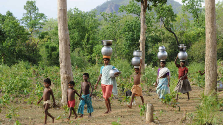 मध्य प्रदेश: चार आदिवासी-बहुल ज़िलों के 40,000 बच्चे कोविड के चलते हुए स्कूलों से बाहर