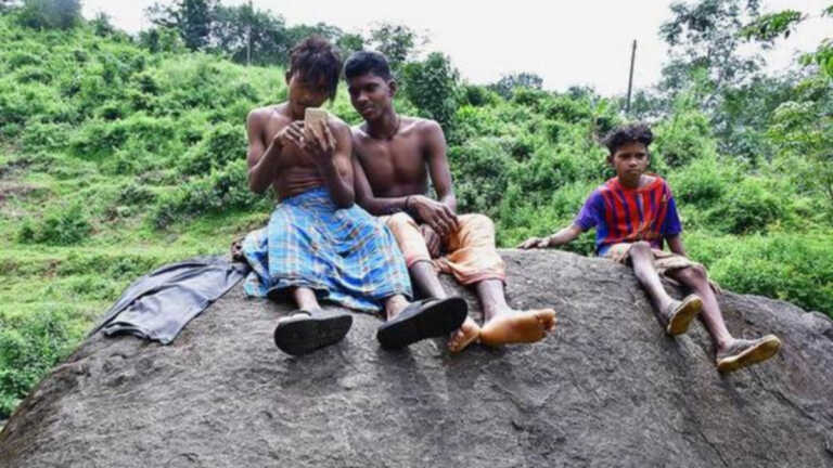 केरल: देर से ही सही लेकिन आदिवासी बच्चों को मिला टैबलेट और हाई-स्पीड इंटरनेट