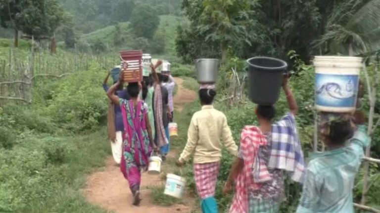 ओडिशा: विकास के दावों को झुठलाता एक और आदिवासी गांव जहां न है पीने का पानी, न बाहरी दुनिया से सड़क संपर्क