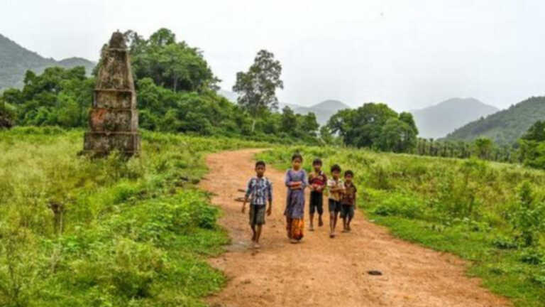 विशाखापत्तनम कलेक्टर: आदिवासी इलाकों में विकास कार्यों पर अधिकारी न करें आपत्ति