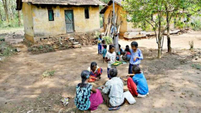 कर्नाटक: 14 साल बाद भी पुनर्वास न होने पर आदिवासी पहुंचे हाई कोर्ट