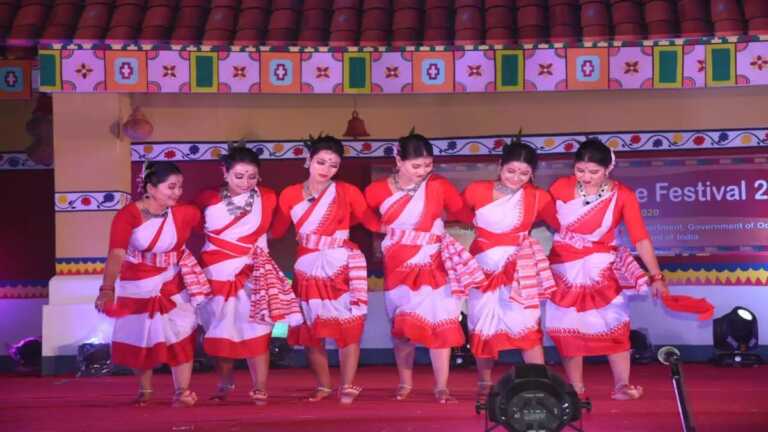 राष्ट्रीय आदिवासी नृत्य महोत्सव के लिए रंगारंग मंच तैयार
