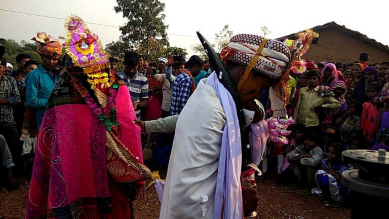 शादीशुदा आदमी से ज़बरदस्ती कराई आदिवासी लड़की की शादी