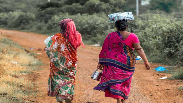 पंचायत ने दो आदिवासी औरतों को गंजा कर किया बेइज्ज़त, पुलिस में मामला दर्ज