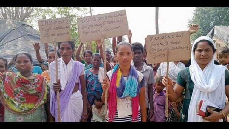गैर-अनुसूचित गांवों के आदिवासियों का विशाखापत्तनम जिले में विरोध प्रदर्शन