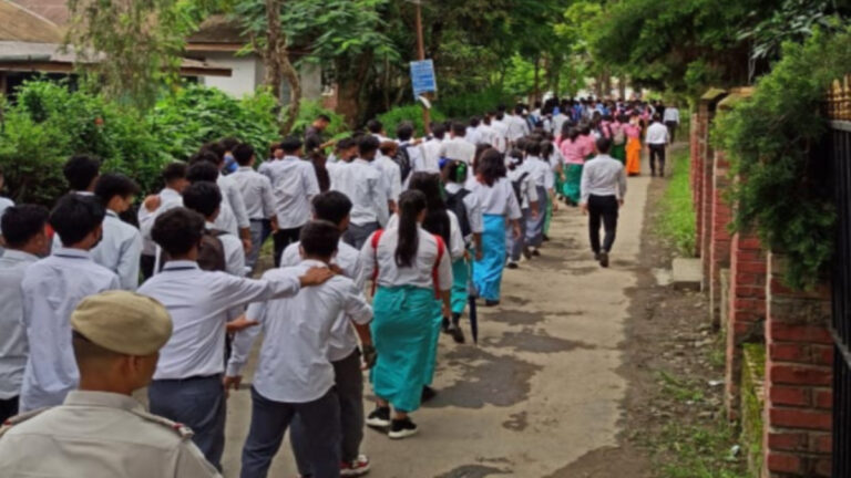 मणिपुर: गिरफ्तार आदिवासी छात्र नेताओं की रिहाई की मांग को लेकर भारी विरोध