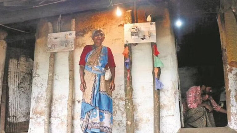 दो दशक बाद कोयंबटूर की इस आदिवासी बस्ती को मिला बिजली कनेक्शन