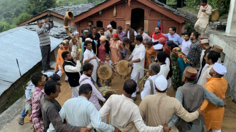 हिमाचल के गिरीपार के हाटी (Hatti of trans Giri) को अनुसूचित जनजाति का दर्जा देने का बिल पास