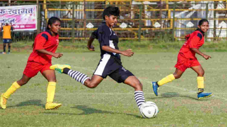 आदिवासी लड़की किरण पिस्दा ने भारतीय फुटबॉल टीम में जगह बनाई