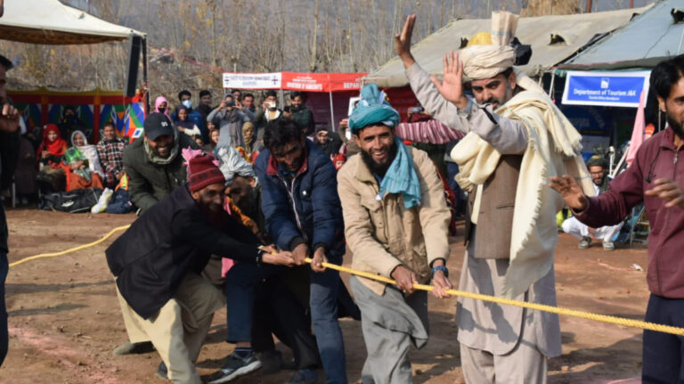 कश्मीर में पहला ‘Winter Tribal Festival’ आयोजित हुआ