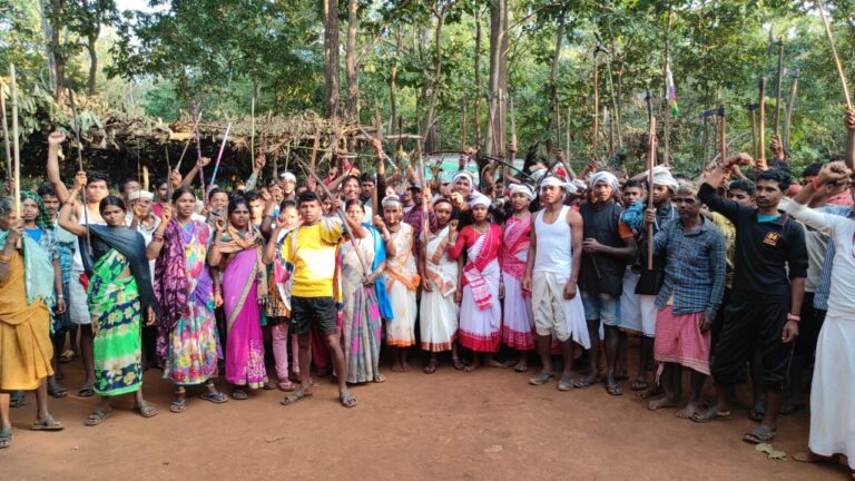 बेचाघाट में सालभर से प्रदर्शन कर रहे है आदिवासी, पुल और BSF कैंप का विरोध जारी