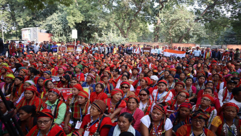 त्रिपुरा के आदिवासियों ने अलग राज्य की मांग को लेकर दिल्ली में अमित शाह से मिलने के लिए किया प्रदर्शन 