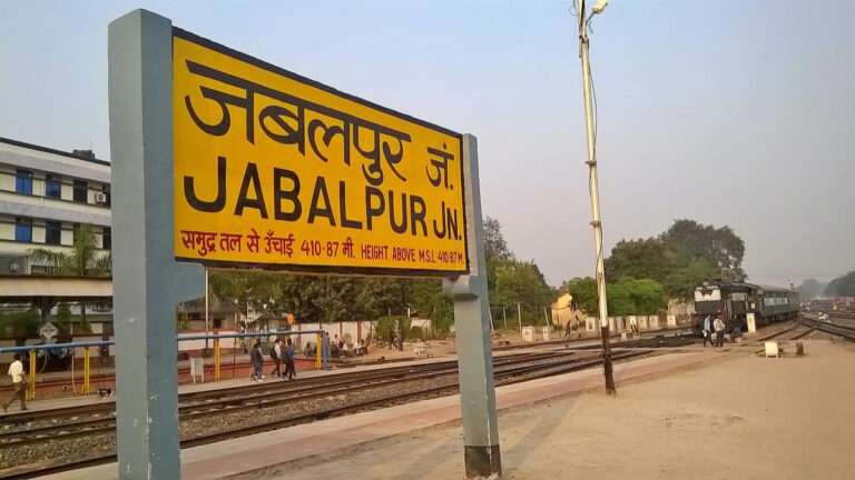 आदिवासी भारत में भी प्रतीकों की राजनीति, जबलपुर स्टेशन को रानी दुर्गावती का नाम देने की माँग