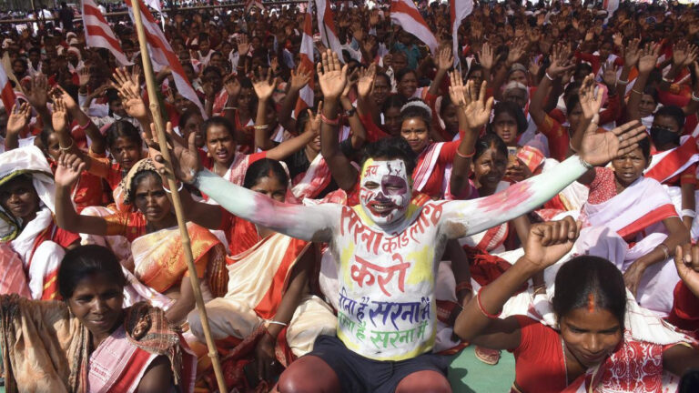 पश्चिम बंगाल में क्यों आदिवासी संगठनों ने मोदी सरकार के खिलाफ सड़कों पर उतरना शुरू कर दिया