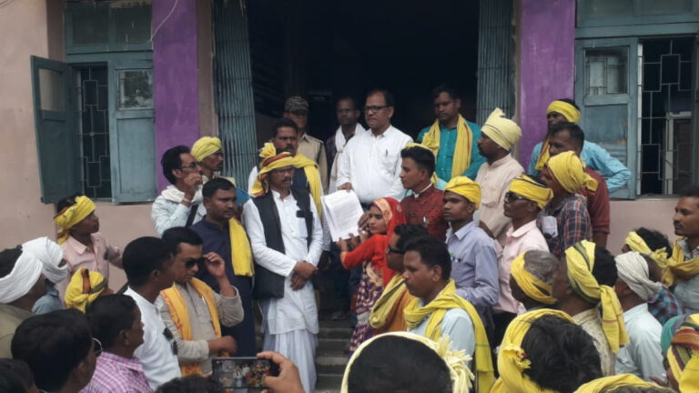 मध्य प्रदेश में विस्थापित आदिवासियों ने राज्यपाल को कर्तव्य याद दिलाया