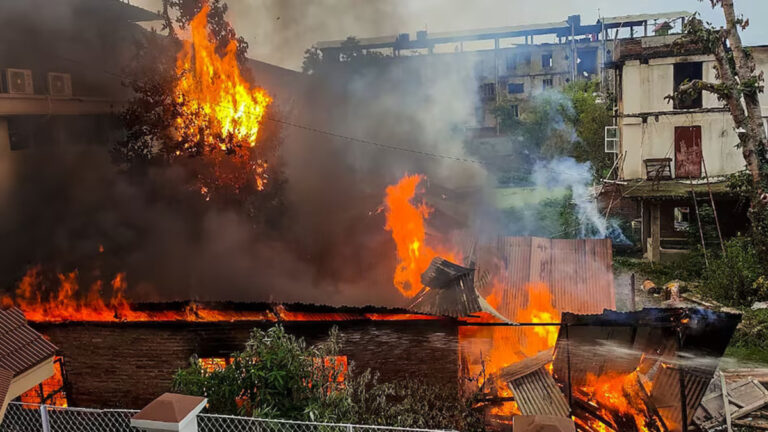 मणिपुर हिंसा: इंफाल में रातभर झड़प, दो घायल, उपद्रवियों के निशाने पर बीजेपी नेता