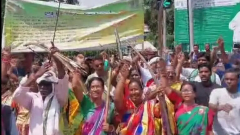 ओडिशा के क्योंझर में संथाल आदिवासी UCC के विरोध में सड़कों पर उतरे
