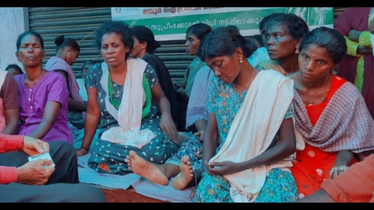 केरल: आदिवासी महिला ज़मीन के अधिकार के लिए 150 दिन से भूख हड़ताल पर