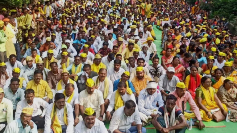 महाराष्ट्र: मोर्चे में गूंजा धनगर हटाओ, आदिवासी बचाओ के नारे, आंदोलनकर्ताओं ने सौंपा ज्ञापन
