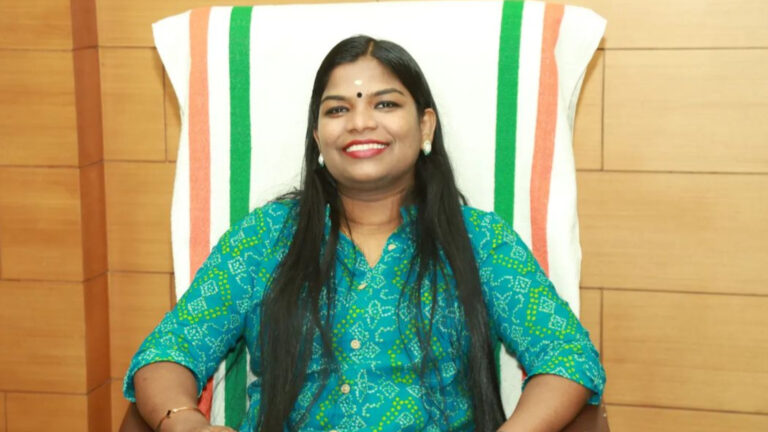 केरल की पहली आदिवासी महिला बनी IAS ऑफिसर