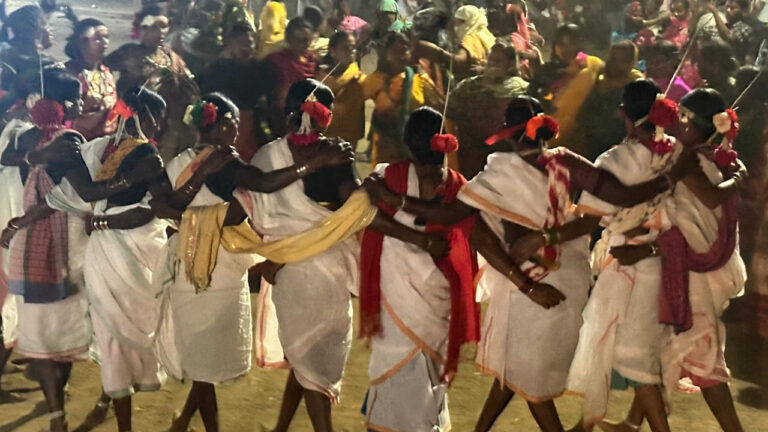 मावली मेला में पहली रात को देवी देवताओं का आह्वान और नाच-गाना शुरु