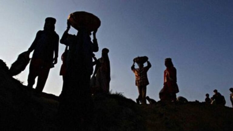 मध्य प्रदेश: बड़वानी में आदिवासियों ने मनरेगा के तहत बकाया 4.5 करोड़ मजदूरी की मांग की