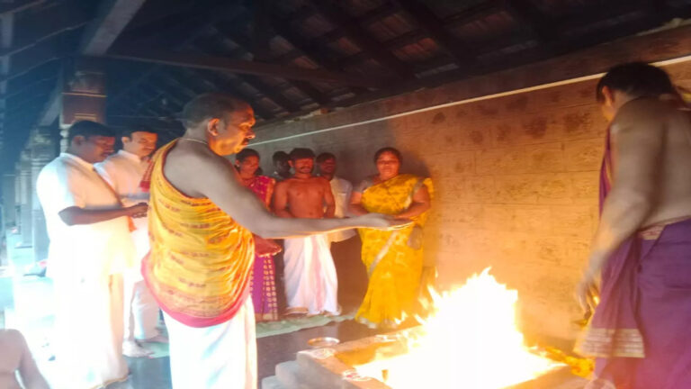 कर्नाटक: कोरगा जनजाति के 25 लोग हिंदू धर्म में हुए शामिल