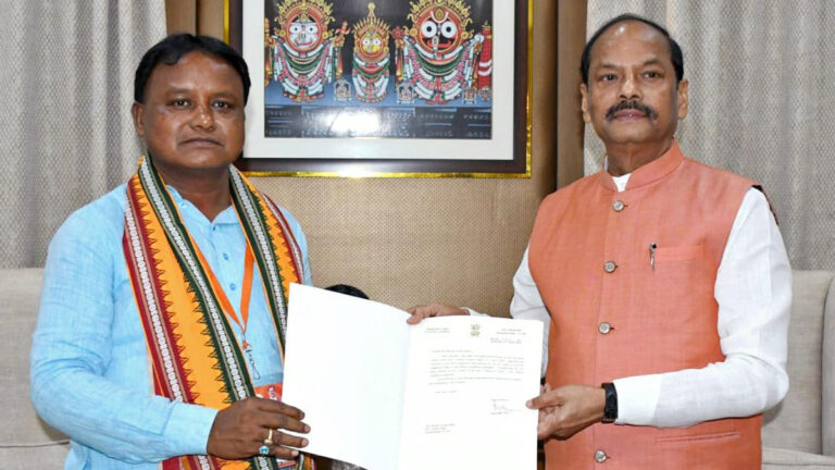ओडिशा में बीजेपी ने आदिवासी मोहन चरण माँझी को मुख्यमंत्री क्यों चुना है