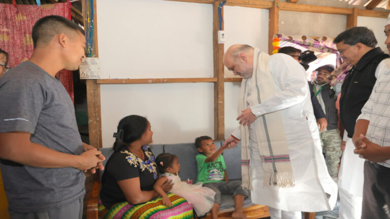 अमित शाह ने त्रिपुरा में बसाए गए ब्रू आदिवासी गांव का दौरा किया