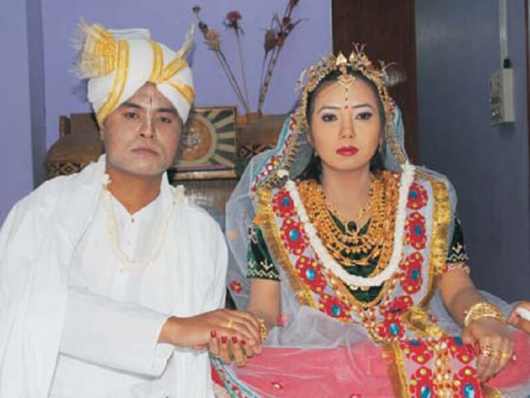 क्या आदिवासी महिलाओं का विवाह उनका हक छीन सकता है?
