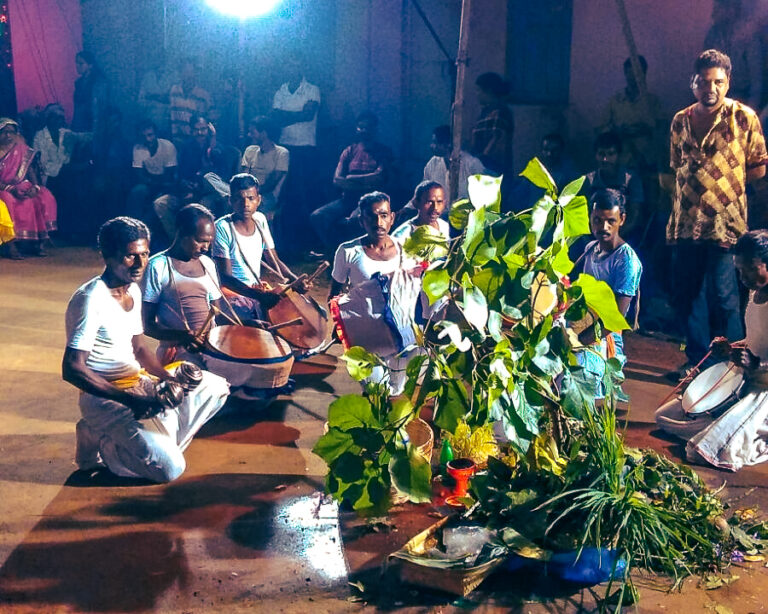 झारखंड के पाकुड़ में धूमधाम से मनाया जा रहा है करमा पर्व